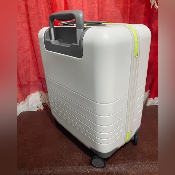 Drunk Elephant Monos Mini Luggage - Picture 2 of 9